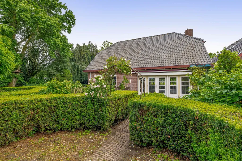 Aed - Villa with Stables in Ewijk