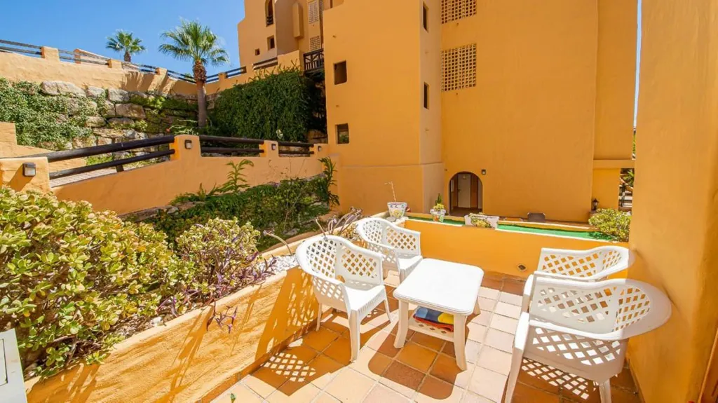 Terrasse - 3-Bed Apartment with Terrace in La Duquesa, Manilva