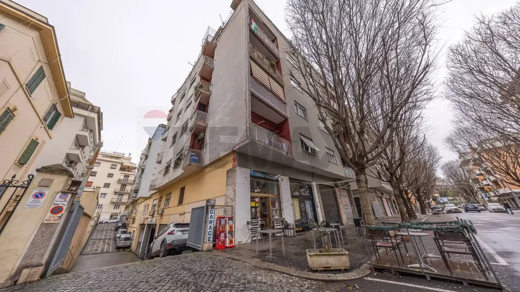 Välivaade - Ristruttured Flat with Ascender in Appio Latino, Rome