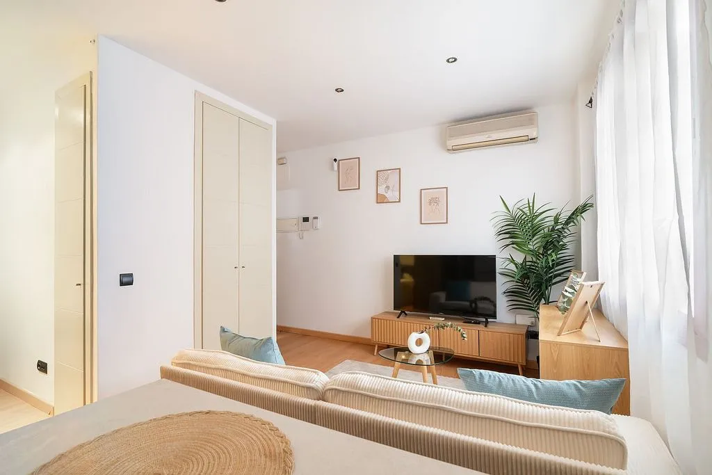 Elutuba - Furnished Studio with Garage in Guindalera