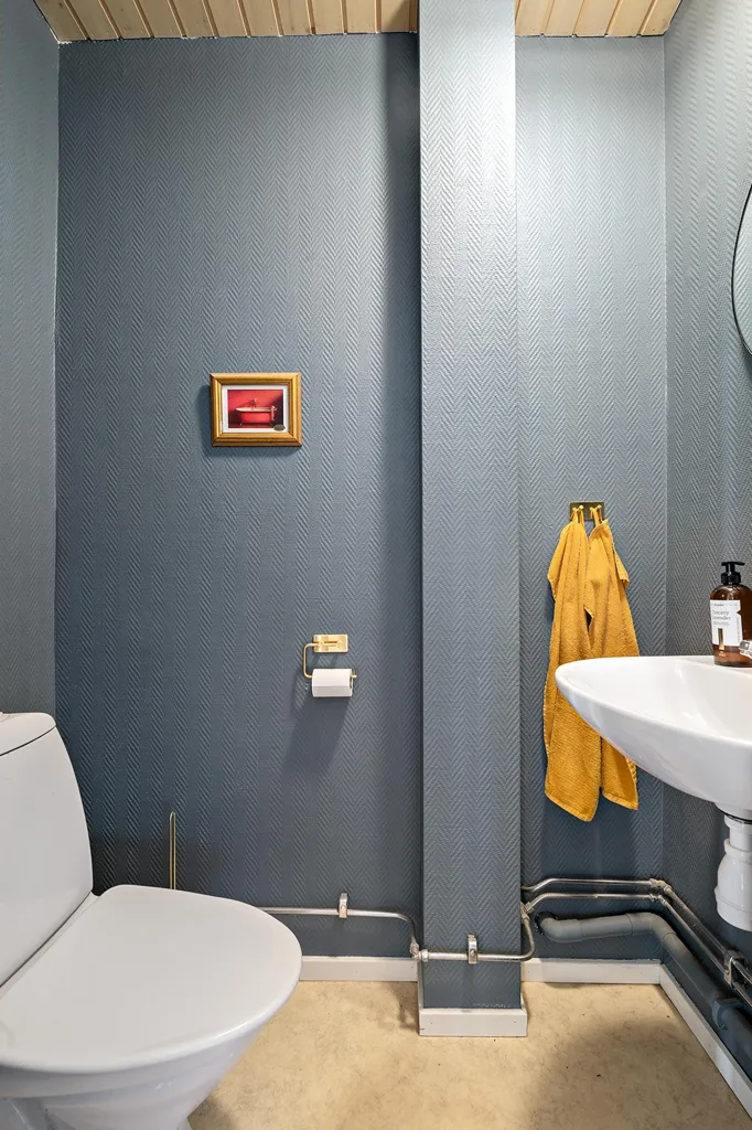Bathrooms - Villa with Garden in Knislinge