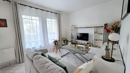 Séjour - Studio Rénové avec Cuisine Équipée à Triel-sur-Seine