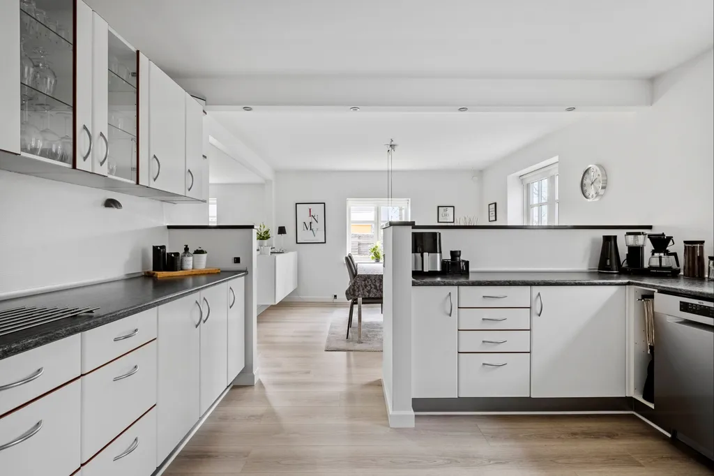 Cuisine - Charming Villa with Garden in Græsted