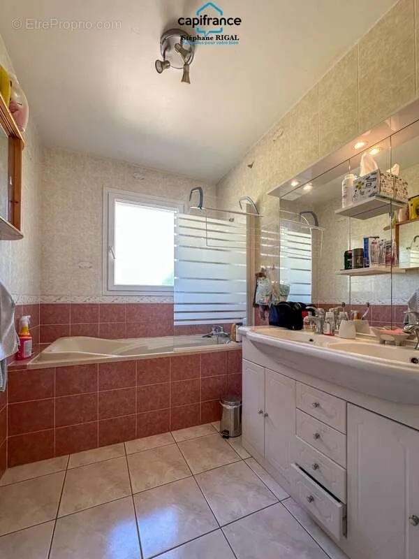 Salles de bain - Maison avec Piscine et Jardin à Saint-Sylvestre-sur-Lot