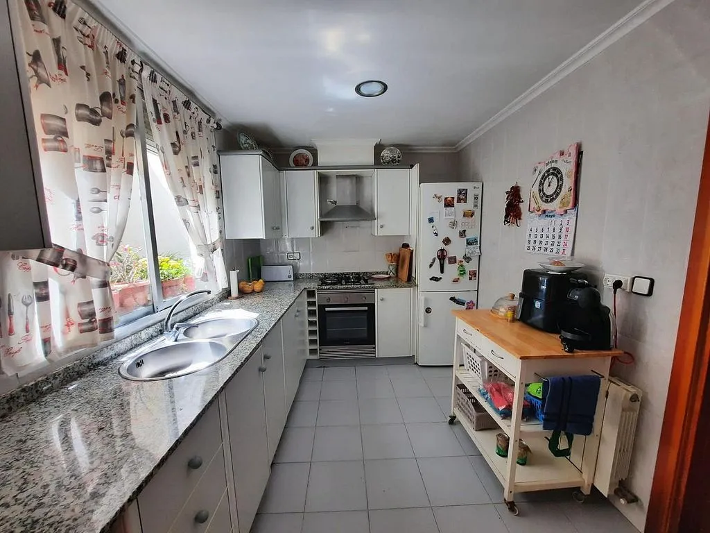 Cuisine - Apartment with Garage and Air Conditioning in Almansa