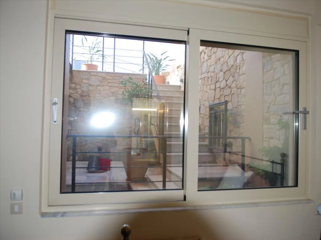 9-toaline maja asukohas Athens