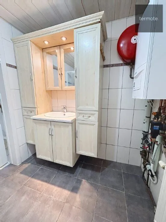 3 magamistoaga maja asukohas Waregem