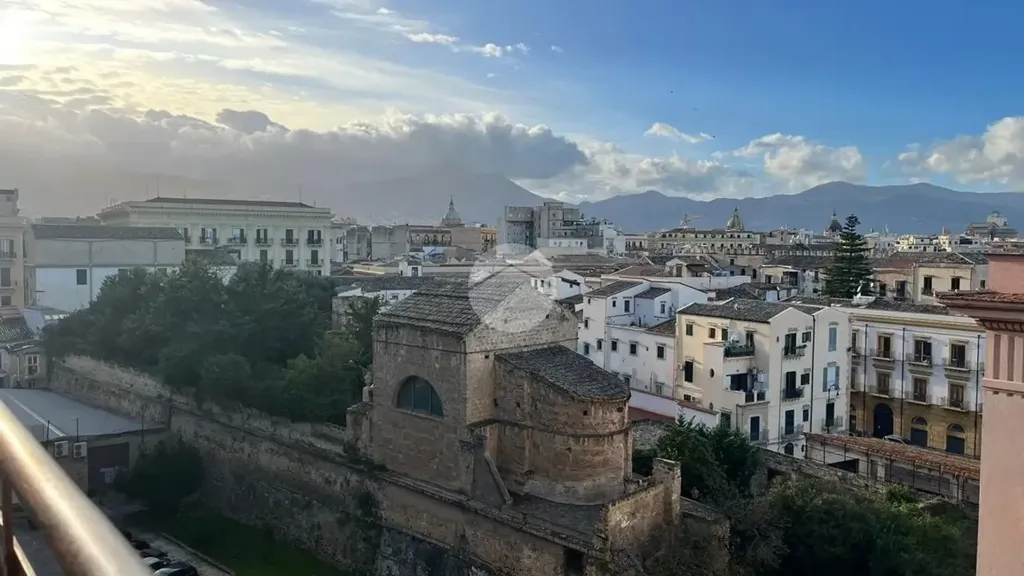 Balcon - Quadrilocale with Panoramic View in Palermo