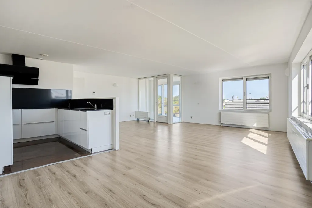 Living Room - Luxury Apartment with Maas View in Rotterdam