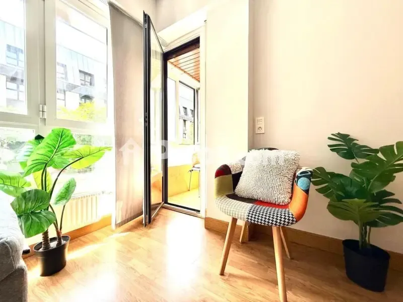 Soggiorno - Bright Corner Flat with Balcony in Calle de los Podavines