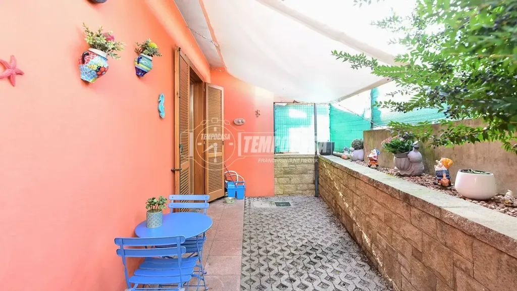 Terrace - Bilocale with Garden and Box in Cantù