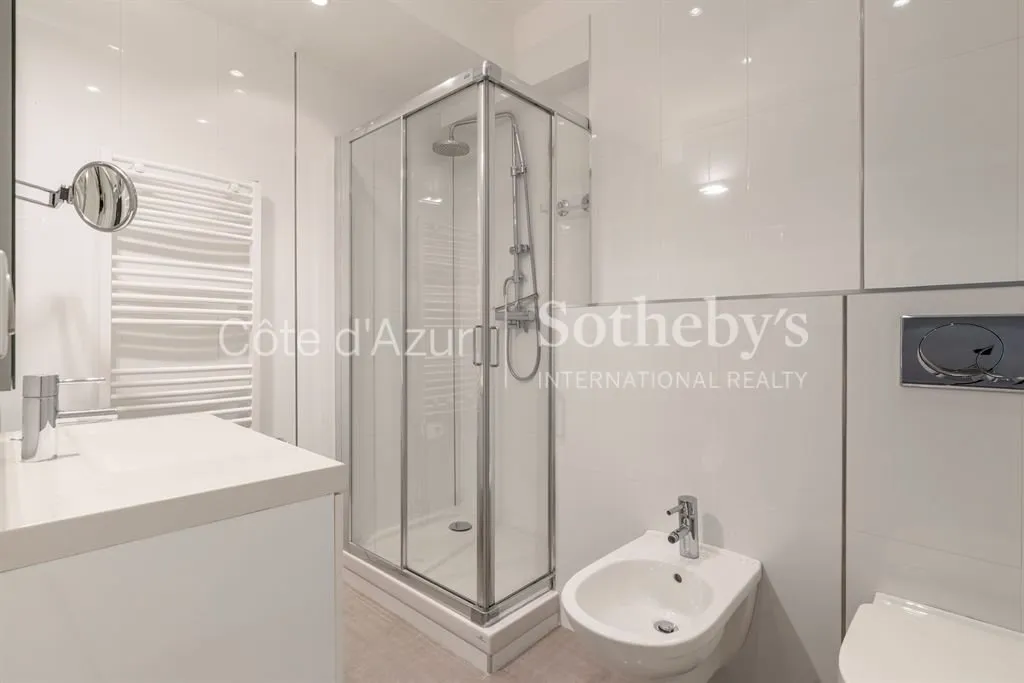 Vannitoad - Luxury Apartment with Balcony in Nice Golden Square