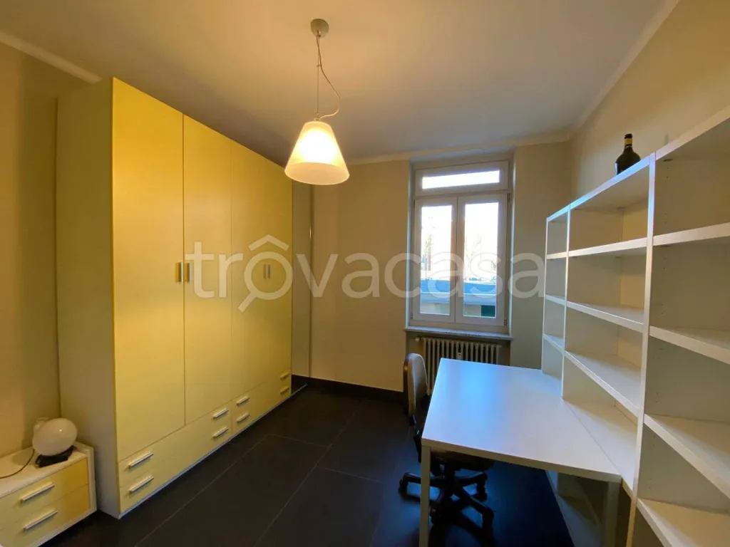 Bureau - Rear-Facing Apartment with Balcony in Saluzzo