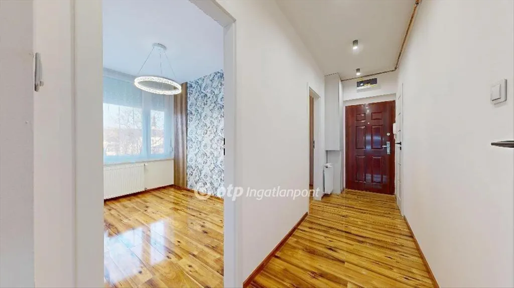 Ingresso - Modernised Apartment with Balcony in Miskolc Centre