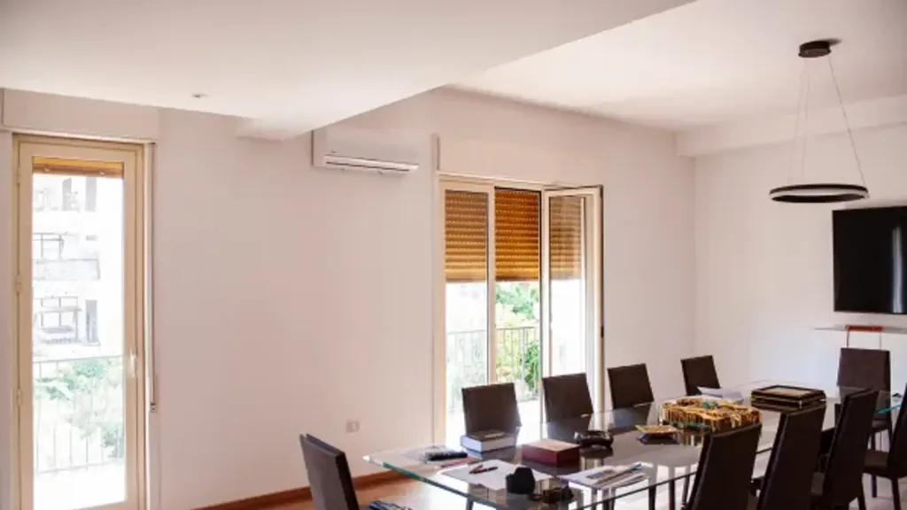 Dining Room - Modernised Apartment with Balcony in Messina