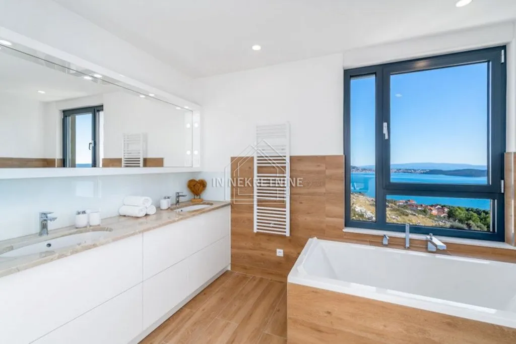 Salles de bain - Luxury Villa with Pool and Sea View