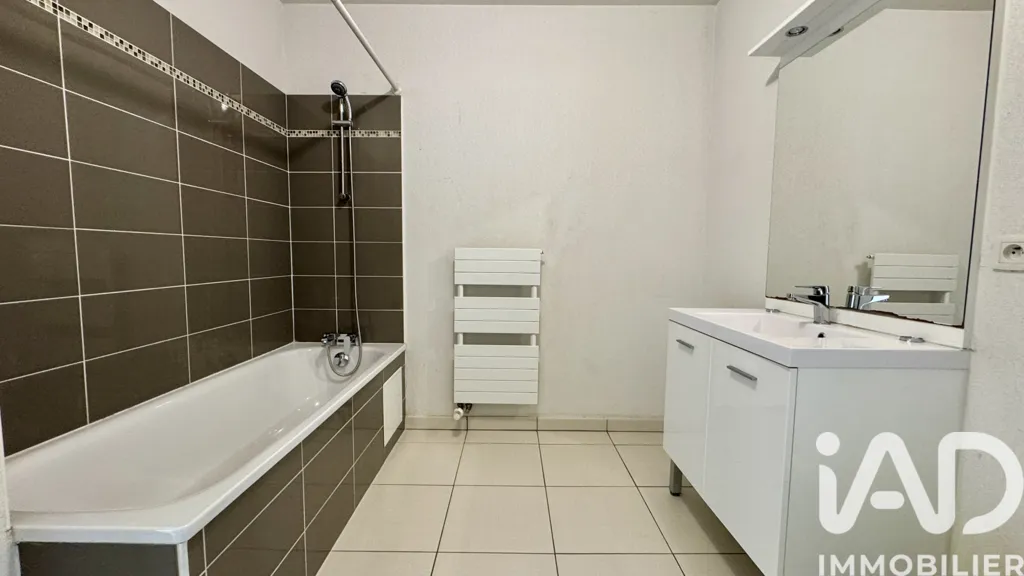 Salles de bain - Appartement Lumineux avec Parking à Bordeaux