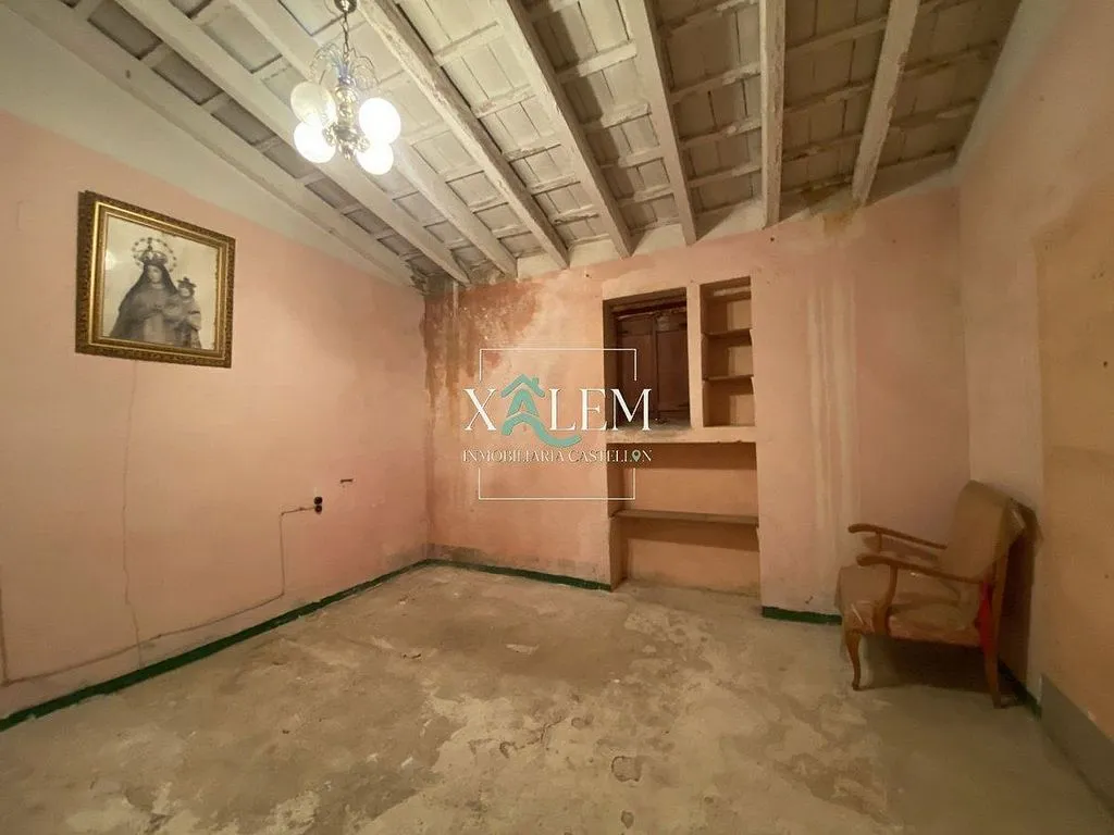 Toad - Significant House with Terrace in Vila-real