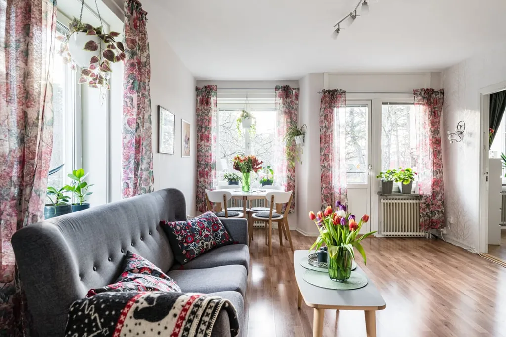 Elutuba - Efficient 1960s Flat with South-West Balcony in Solberga
