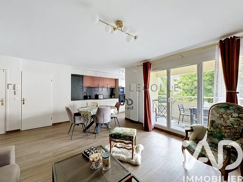 Séjour - Appartement Rénové avec Terrasse à Chessy