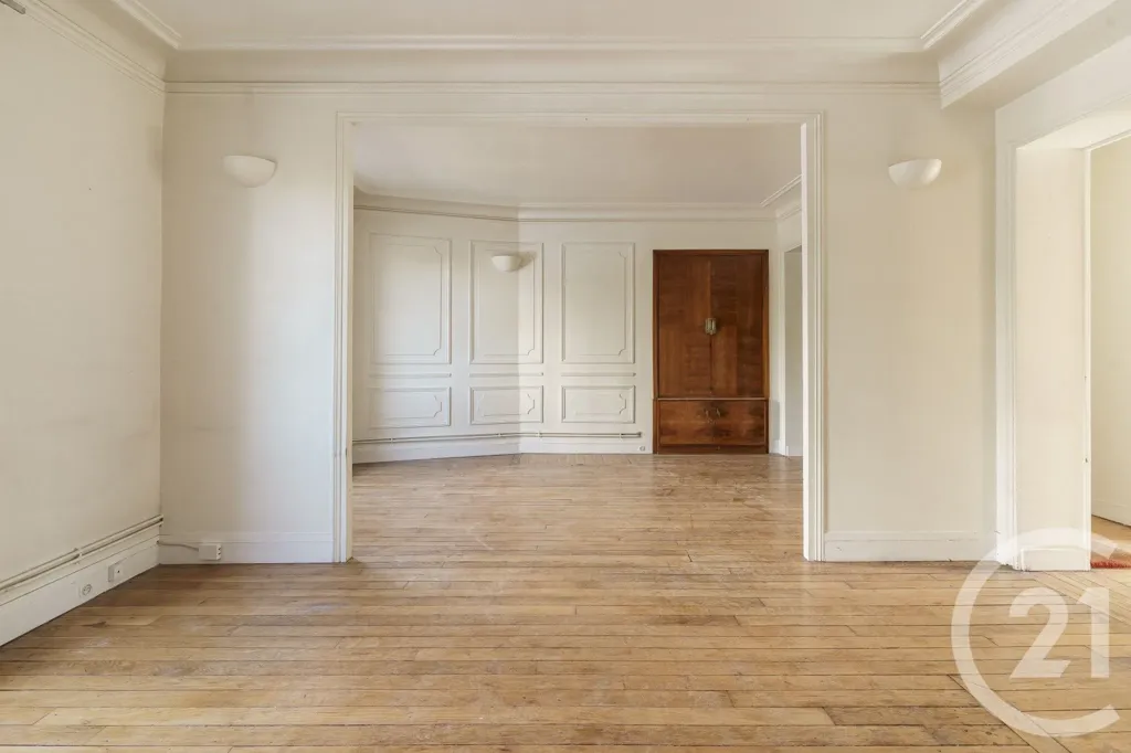 Séjour - Appartement Familial avec Moulures à Paris 19ème