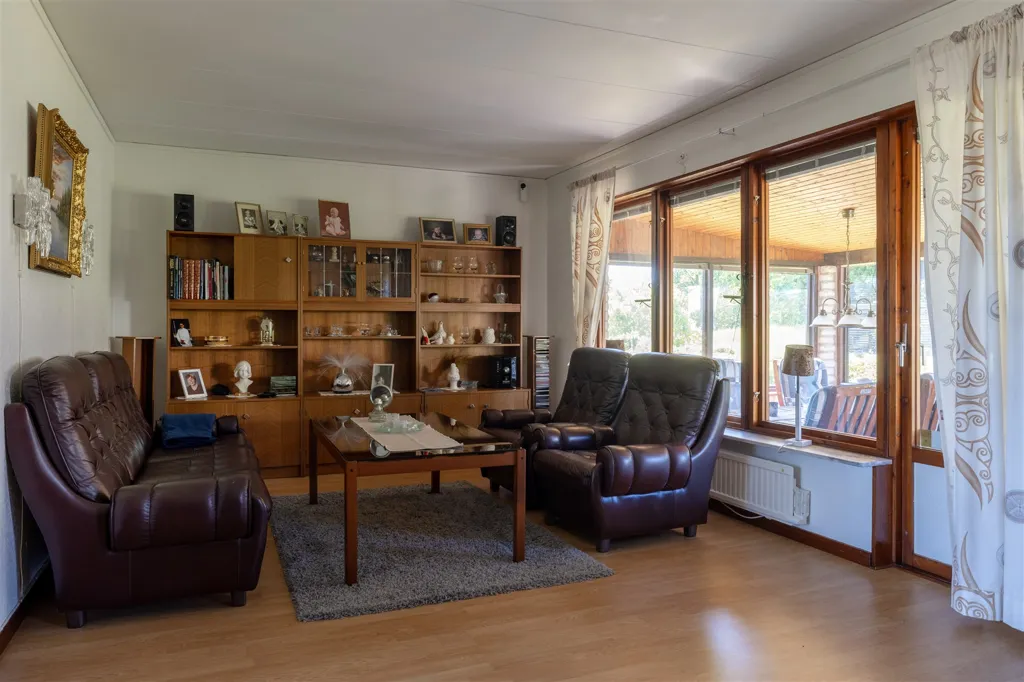 Elutuba - One-Storey Villa with Large Corner Plot in Hasslöv