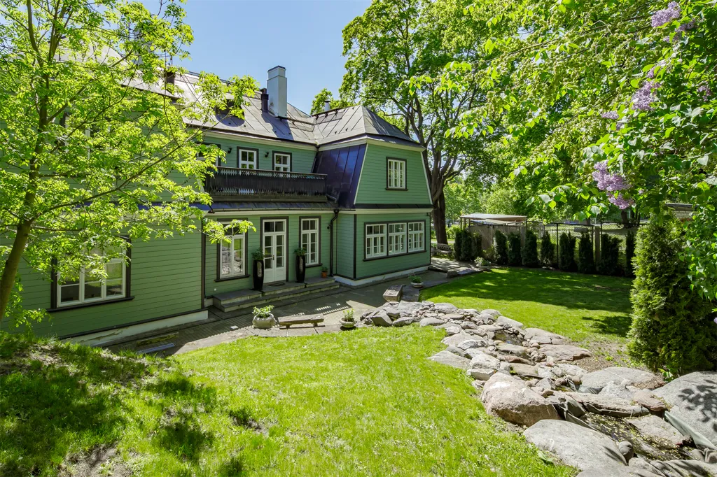 Garden - Historic Villa with Garden in Tallinn