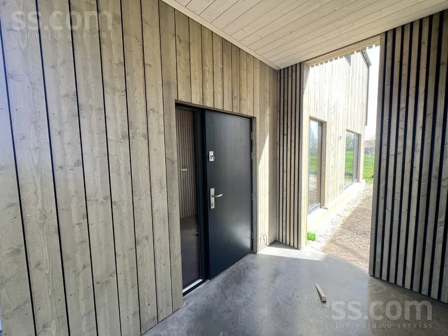 Entrée - Scandinavian Style Duplex House in Mārupe