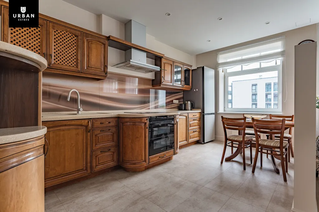 Cuisine - 4-Bedroom Apartment with Balcony in Vilnius
