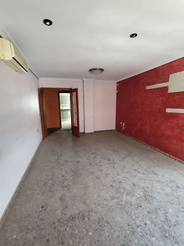 Pièces - Apartment with Large Windows in Nules