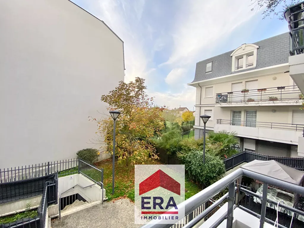 Balcony - Duplex with Balcony and Garden in Sartrouville