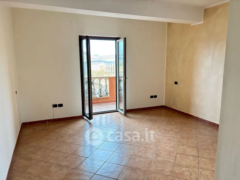 Pièces - Apartment with Terrace in Farina, Crotone