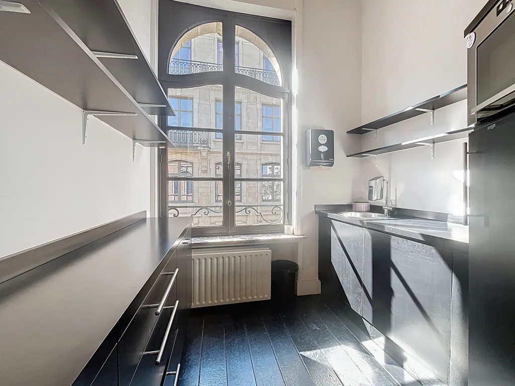 Cuisine - Espace de Bureau avec Charme Authentique à Bruxelles