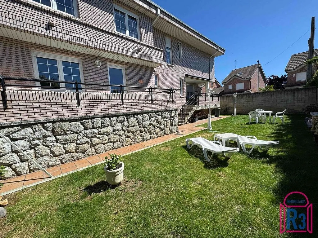 Aed - Semi-detached House with Pool in Villaquilambre