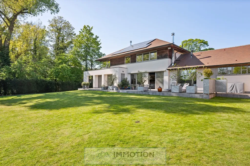 Giardino - Stylish Villa with South-Facing Garden in Luxurious Setting