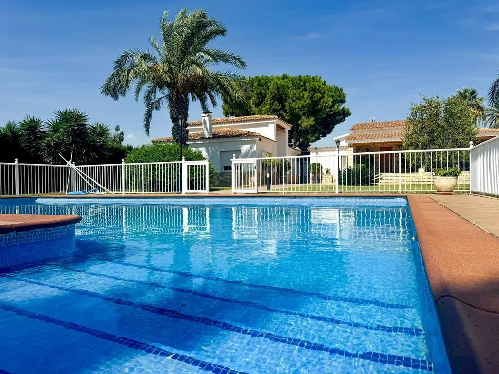Bassein - Luxury Detached House with Pool in Perleta