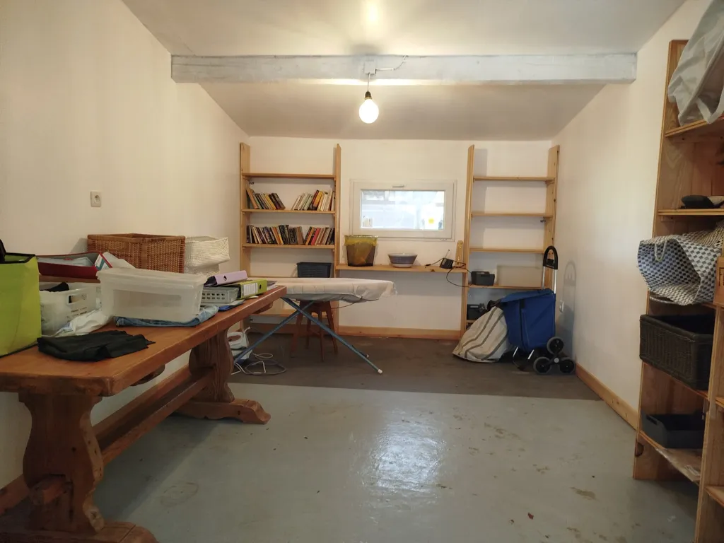 Utility Room - Family House with Pool in Quiet Area
