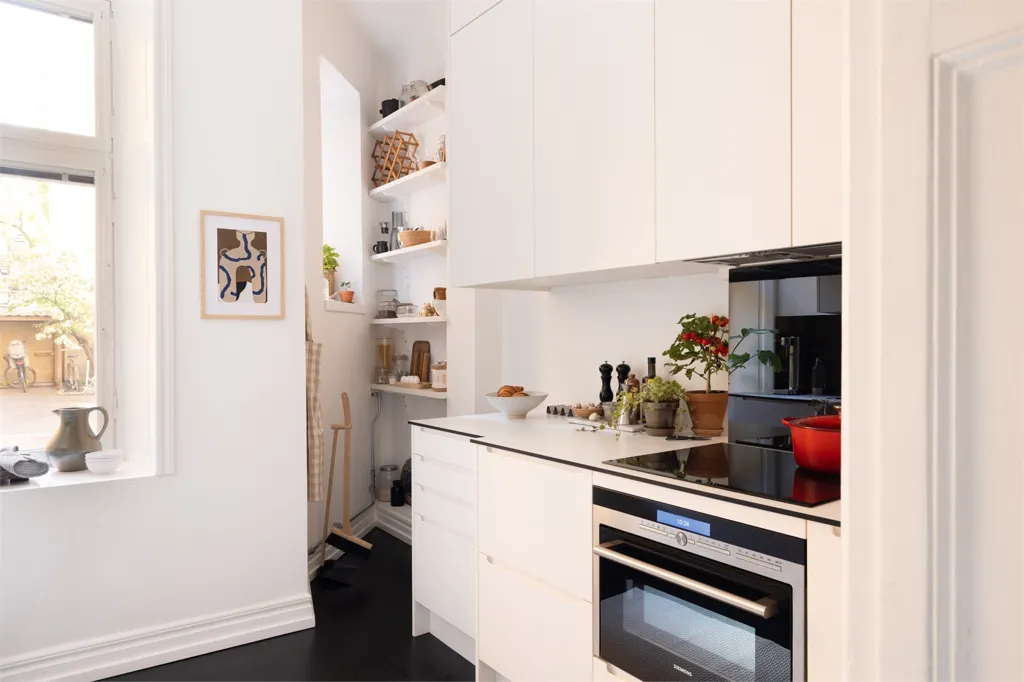 Kitchen - Charming 2-Bedroom Flat with Garden in Vasastan