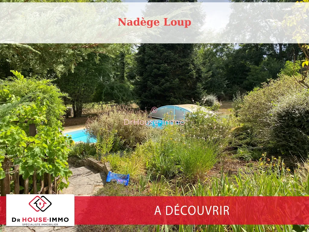 Jardin - Pavillon Traditionnel avec Piscine à Charbuy