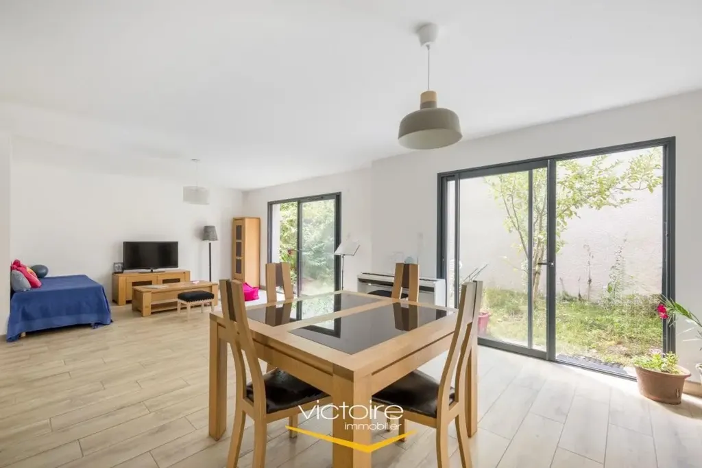 Elutuba - Newly Built House with Two Gardens in Montchat