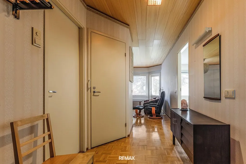 Entrée - End-Unit Apartment with Sauna in Tarvasjoki Centre