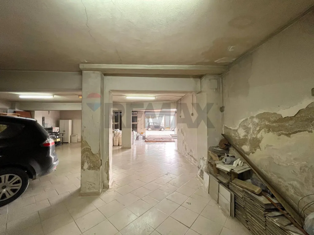 Garage - Garage/Storage in Mineo with Multiple Entrances