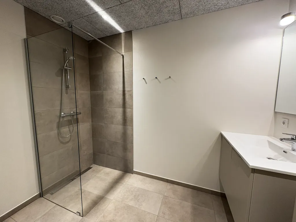 Salles de bain - Spacious Terraced House with Terrace in 2026