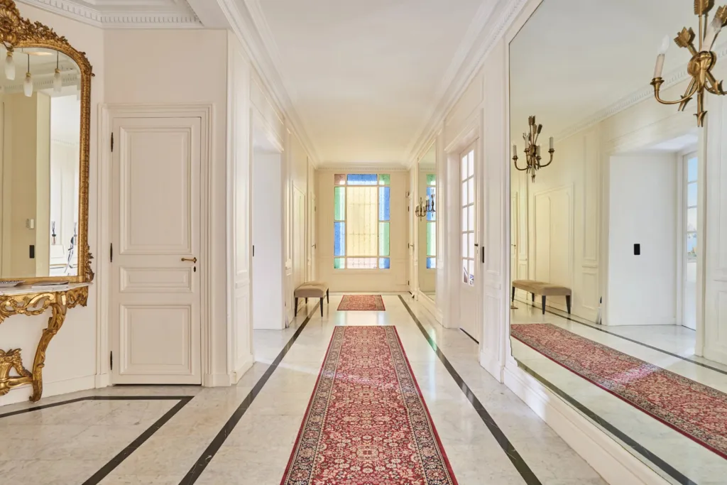 Entrée - Appartement Familial avec Balcons au 16e Arrondissement de Paris