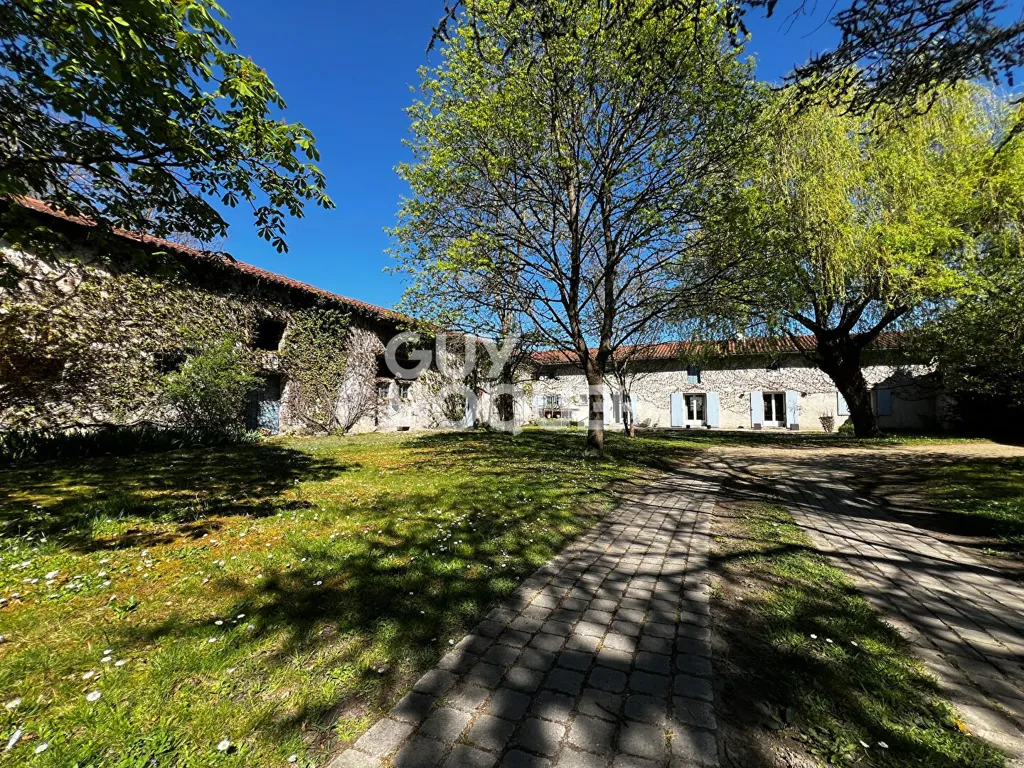 Jardin - Corps de Ferme avec Parc à Feurs