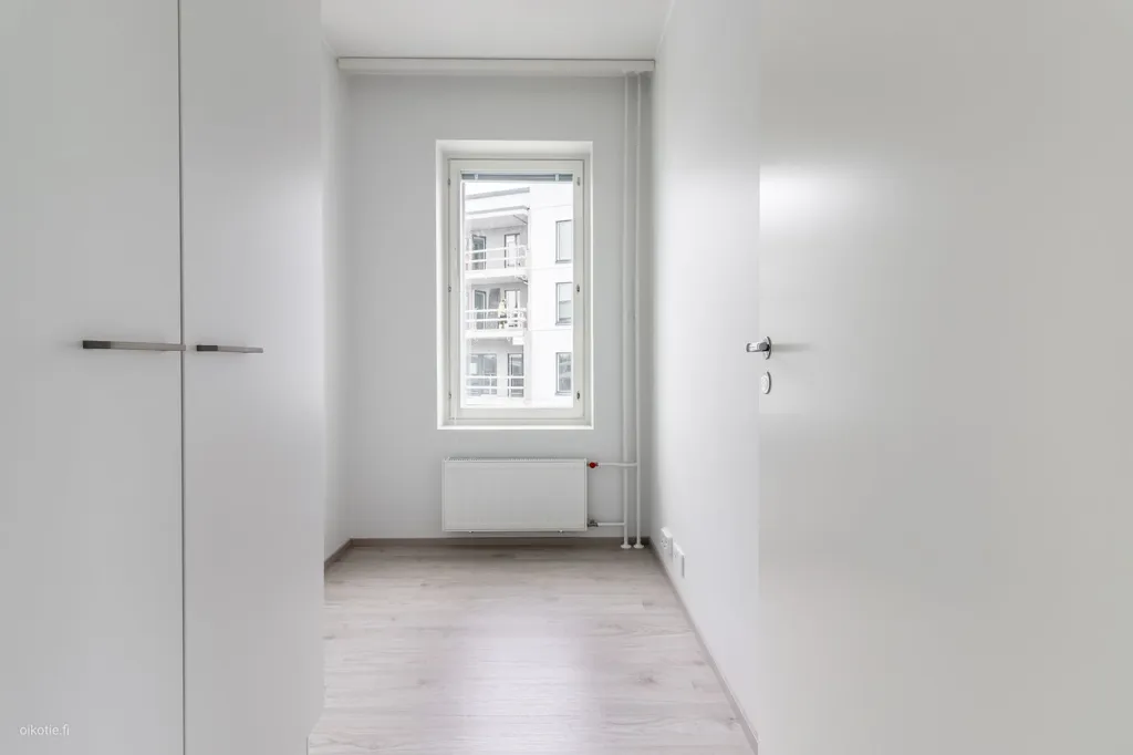Entrée - Modern Flat with Glazed Balcony in Olari