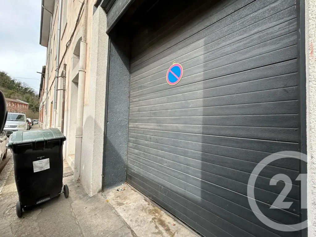 Esterno - Garage with Automatic Door in Vienne