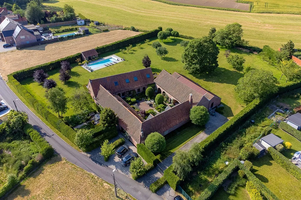 Vue aérienne - Ferme Rénovée avec Piscine Intérieure et Extérieure