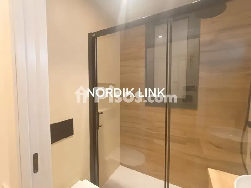 Vannitoad - Modernised Flat with Balcony in Raval