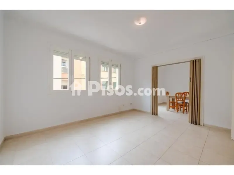 Toad - Spacious Apartment with Modern Kitchen in Girona